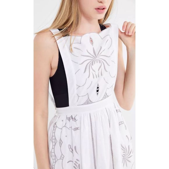 Urban Outfitters Embroidered apron dress M NEW - Picture 3 of 7
